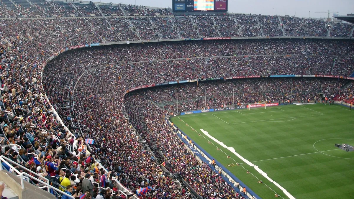 អាយ អេស អាយ ដង្កោសែនជ័យ football stadium