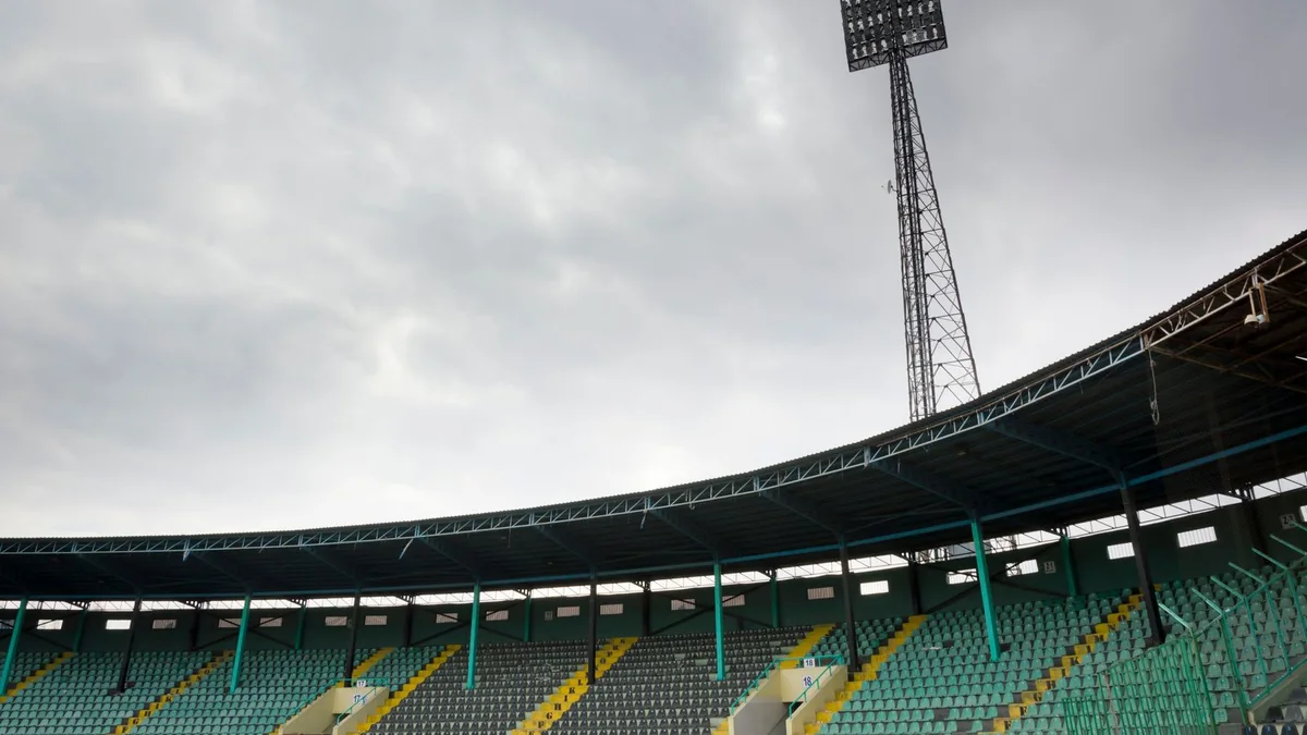 អឹមអូអាយ កំពង់ដេវ៉ា football stadium