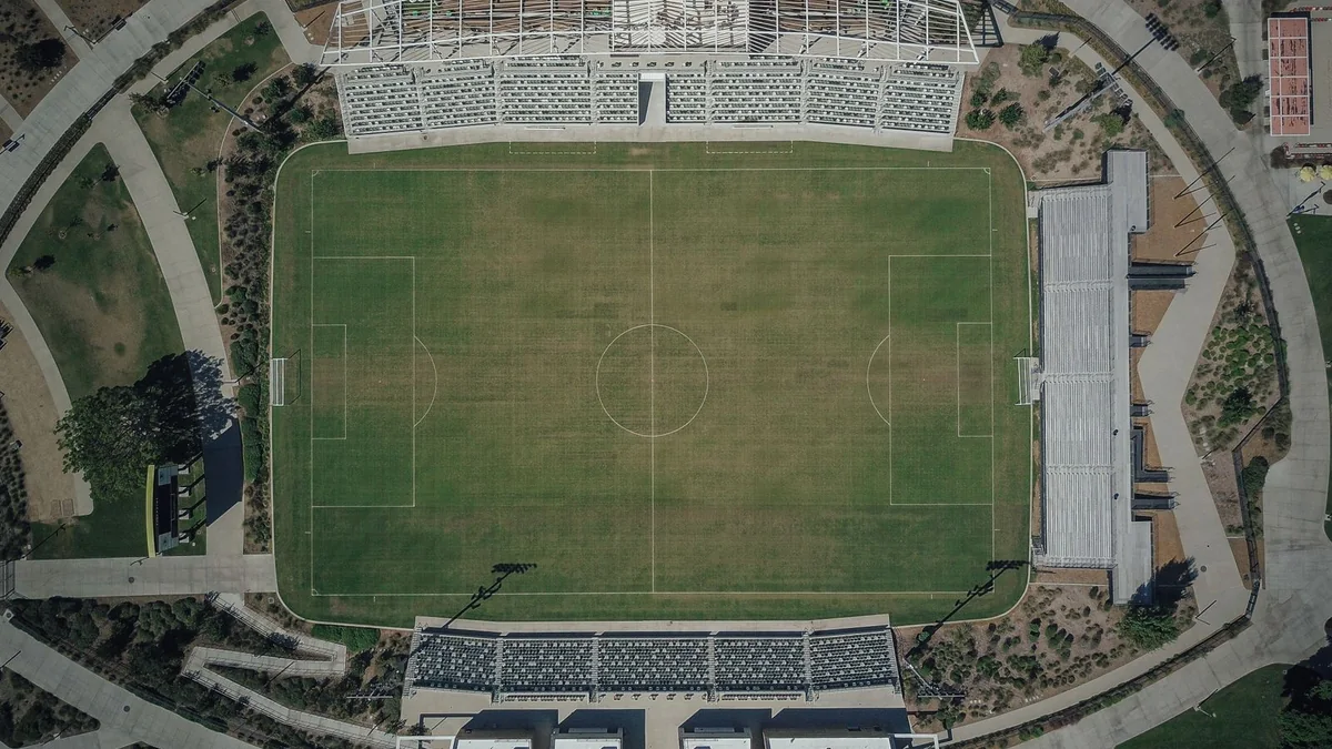 ព្រះខ័នរាជស្វាយរៀង football stadium