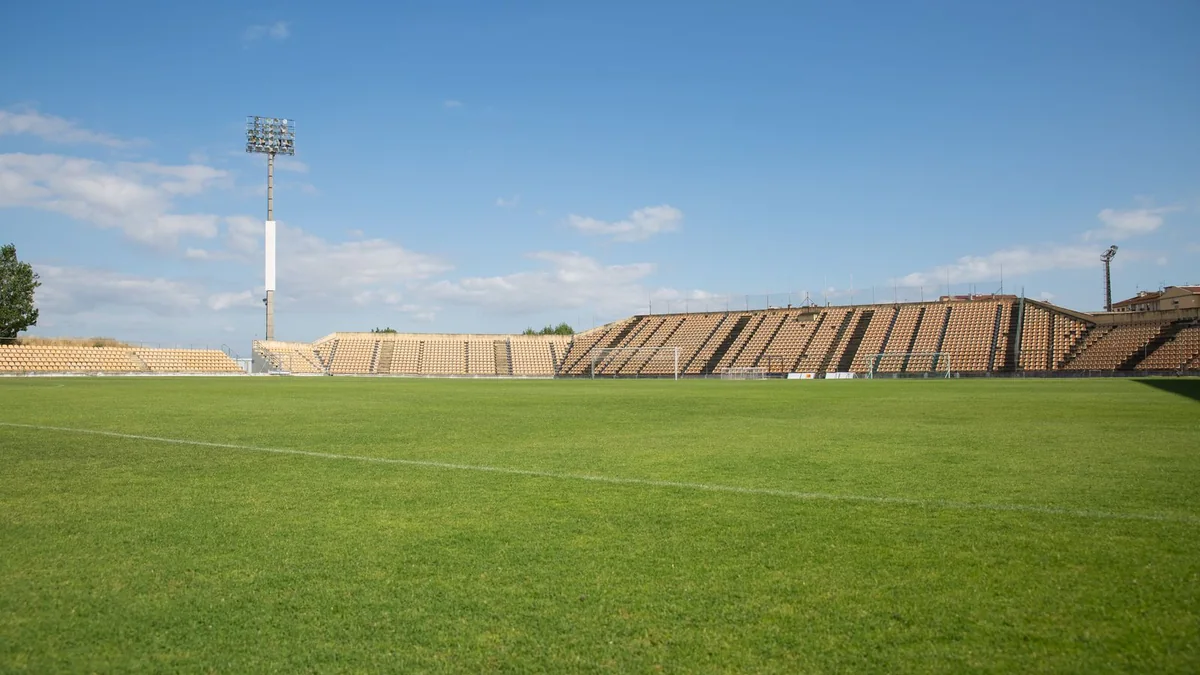 កងយោធពលខេមរភូមិន្ទ football stadium